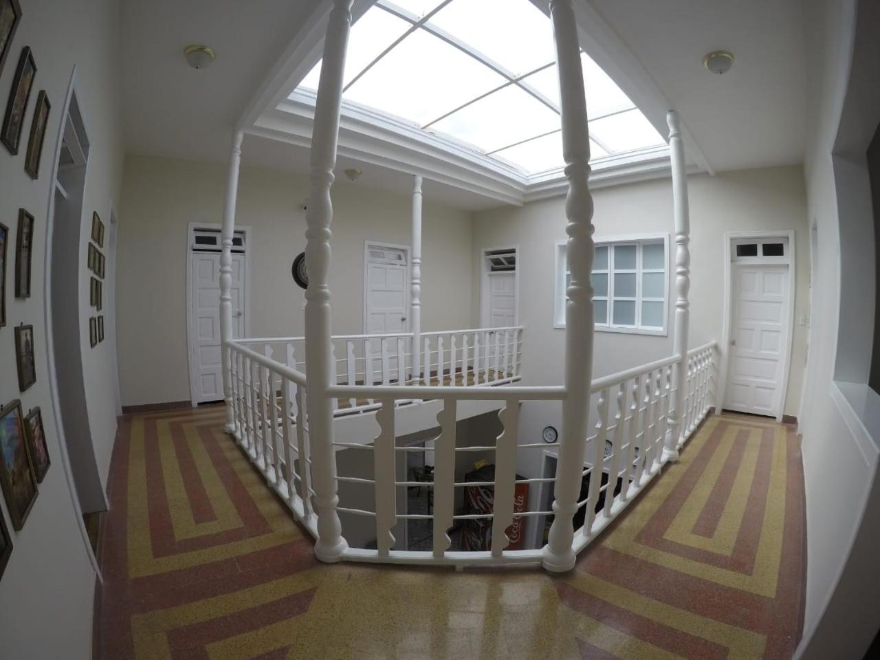 Nomad Hostel Medellín Zewnętrze zdjęcie