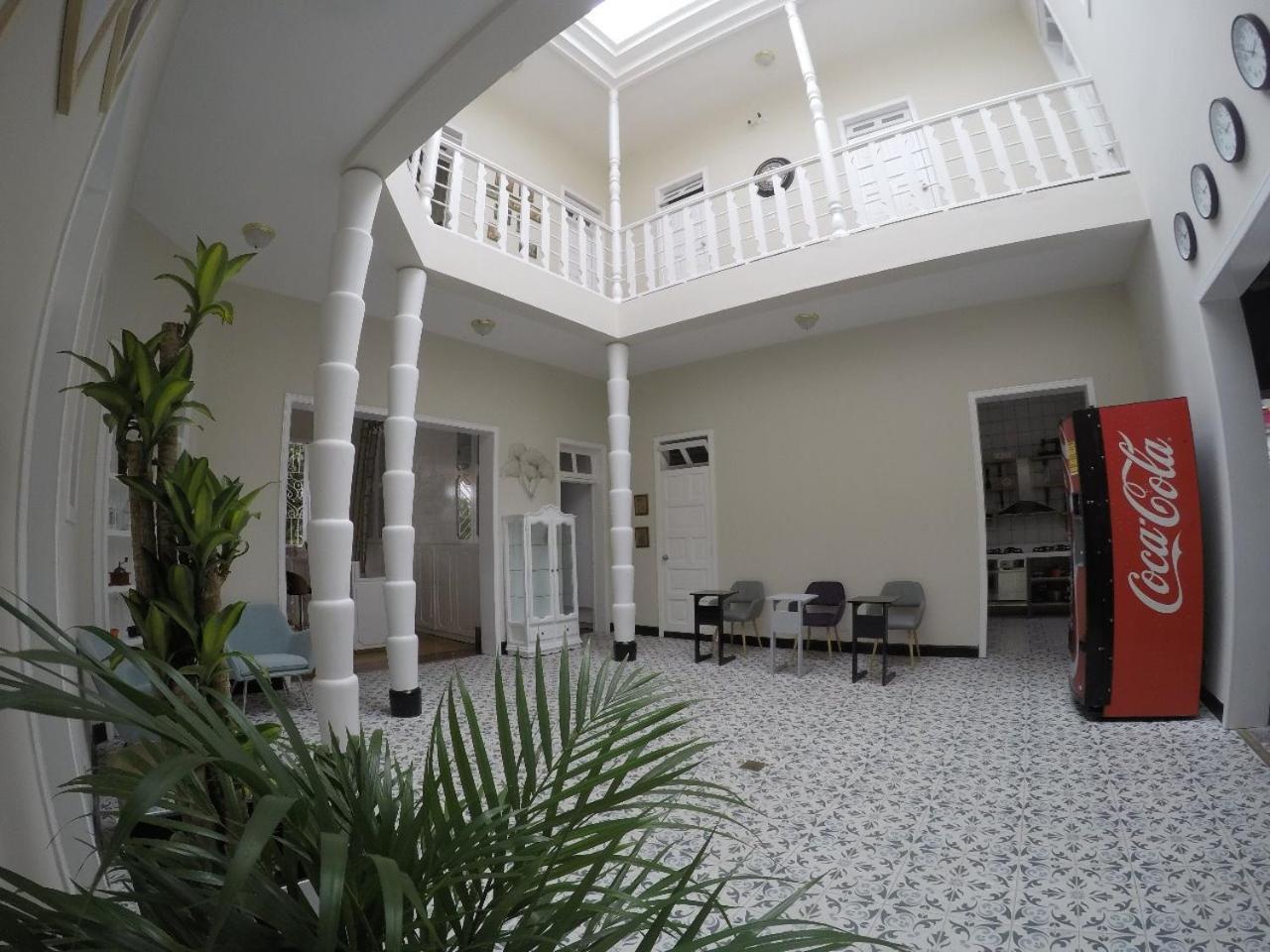 Nomad Hostel Medellín Zewnętrze zdjęcie